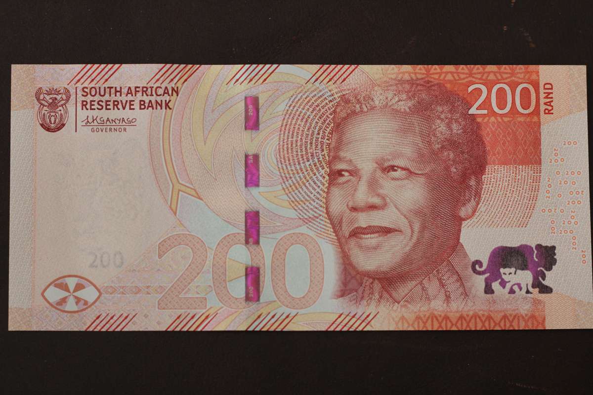 L Kganyago *** AB prefix R200 *** Great note