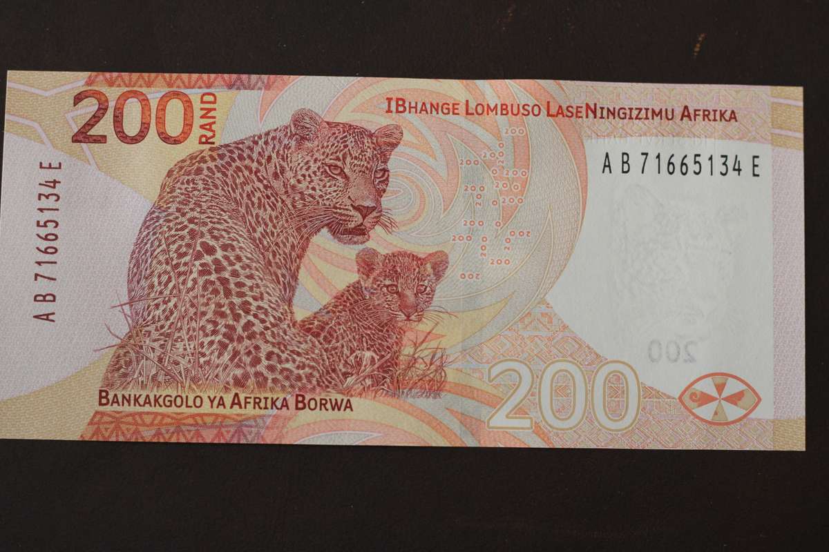 L Kganyago *** AB prefix R200 *** Great note