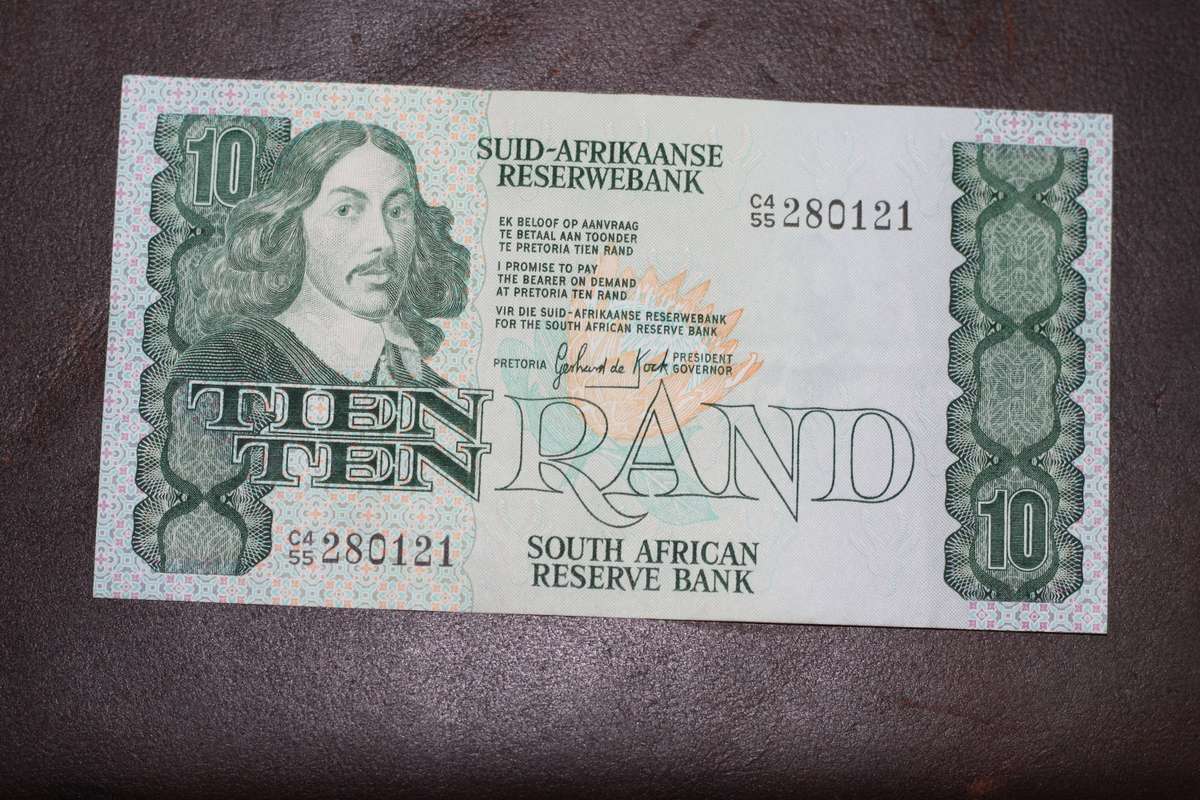 G de Kock 1982 Second Issue *** R10 *** Folds lightly on both centre axises