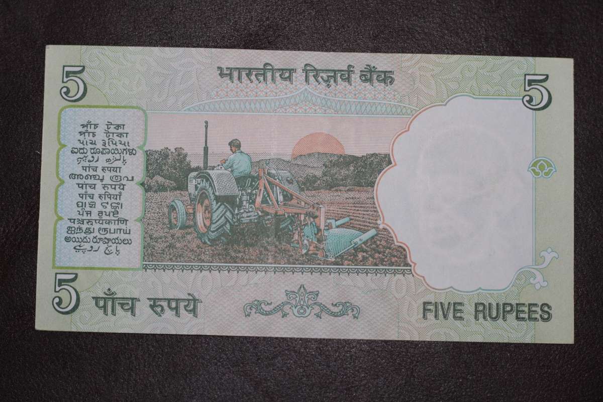 India *** 5 Rupees *** Unc