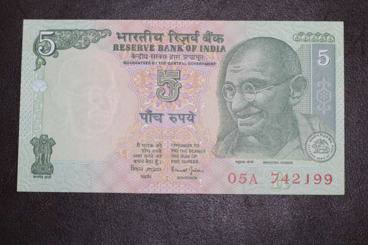 India *** 5 Rupees *** Unc