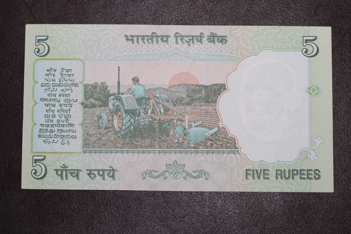 India *** 5 Rupees *** Unc