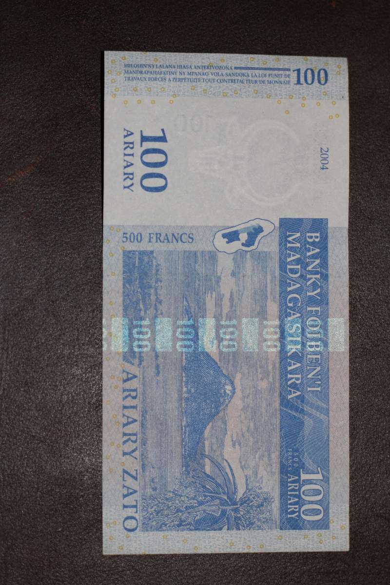 Madagaska *** 100 Ariary *** Can consider offers