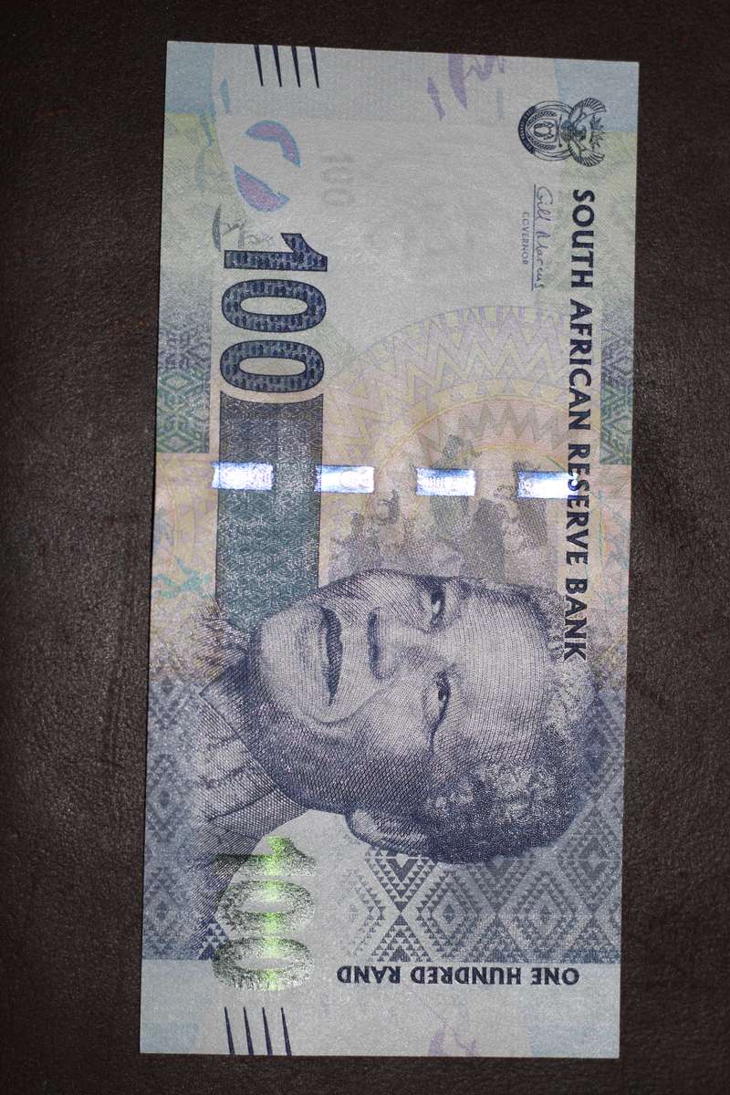 Gill Marcus *** R100 - AA PRefix *** Please grade from photos