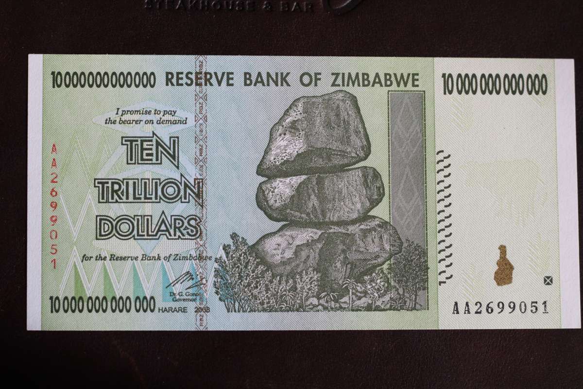 Zimbabwe *** $10 trillion *** Please grade from photos