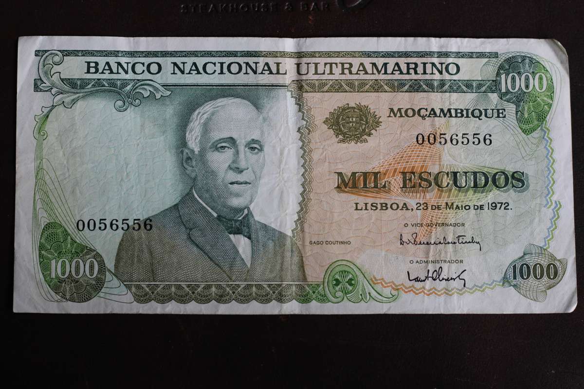 Mocambique *** 1000 mil escudos *** Circulated