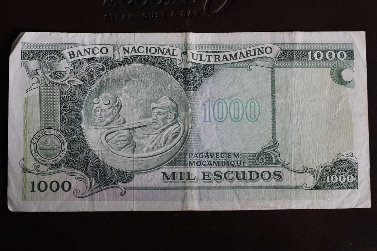 Mocambique *** 1000 mil escudos *** Circulated