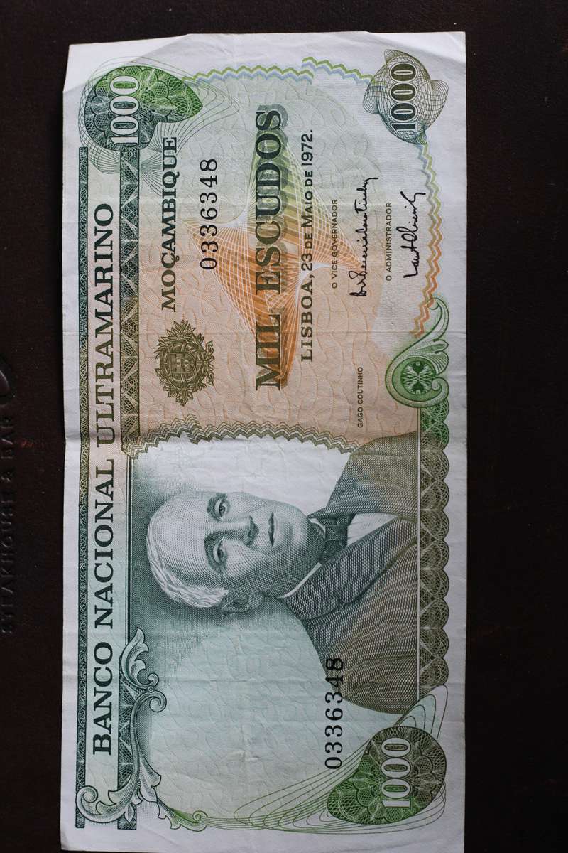 Mocambique *** 1000 mil escudos *** Circulated