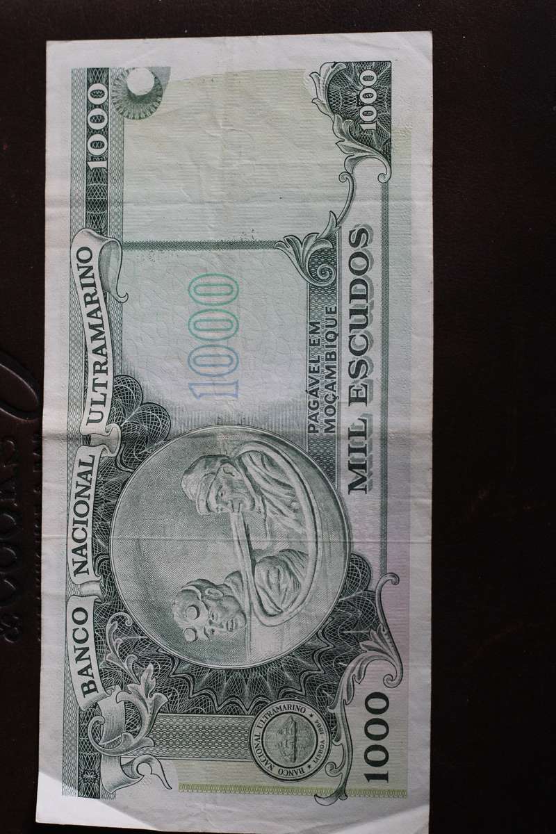 Mocambique *** 1000 mil escudos *** Circulated