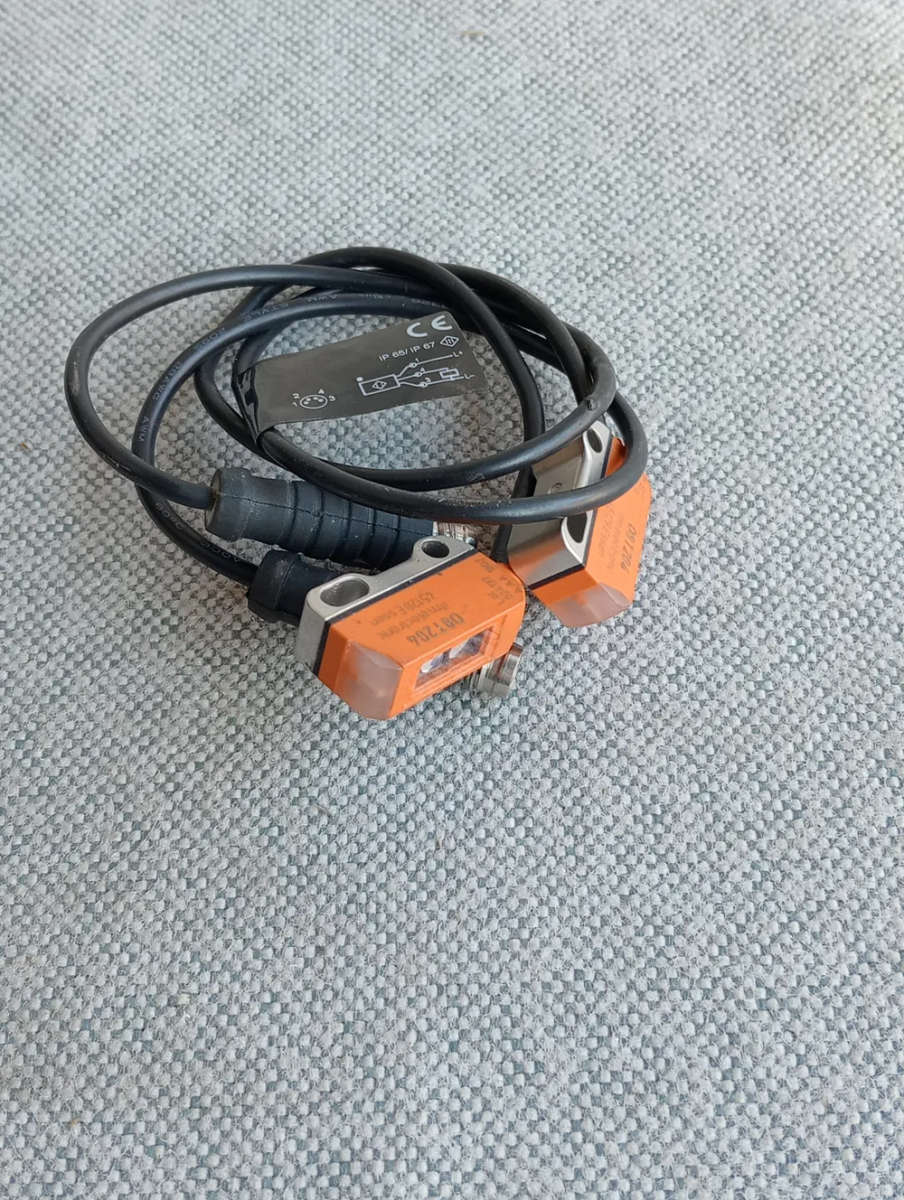 IFM - Diffuse reflection sensor 08T204 USED