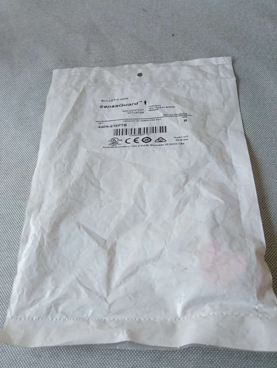 Non-Contact Switch 440N-Z18PTB - NEW
