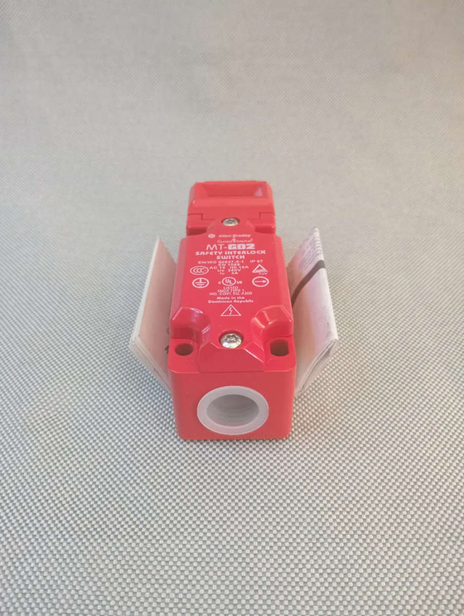 Guard Master Safety Interlock Switch MT-G-D2 - USED