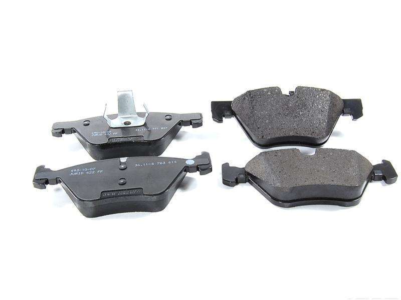 E90 Front Brake Pads Set 2005-2008