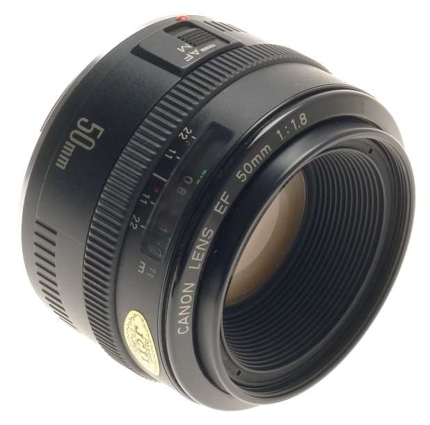 CANON CAMERA LENS EF MOUNT 50mm 1:1.8 UV FILTER 2.8/50mm CAPS CLEAN CONDITION