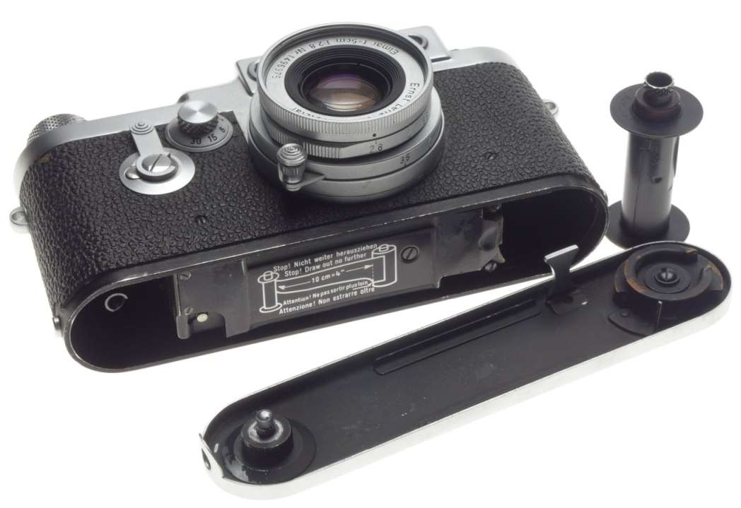 LEICA IIIg chrome 35mm rangefinder camera with 2.8/5cm Elmar 2.8 f=50mm lens kit