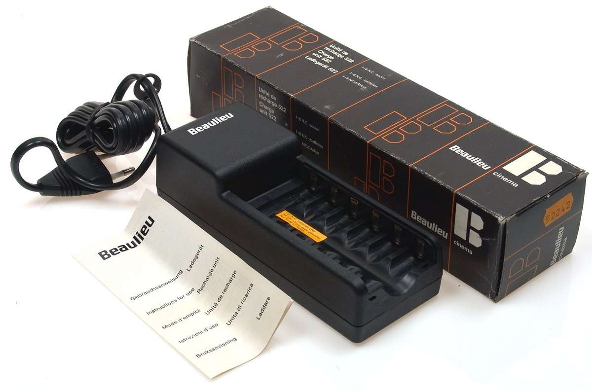 MULTIPLE BATTERY CHARGER UNIT 522 NEW BEAULIEU CAMERA