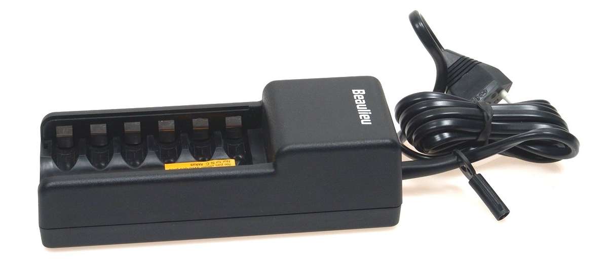 MULTIPLE BATTERY CHARGER UNIT 522 NEW BEAULIEU CAMERA