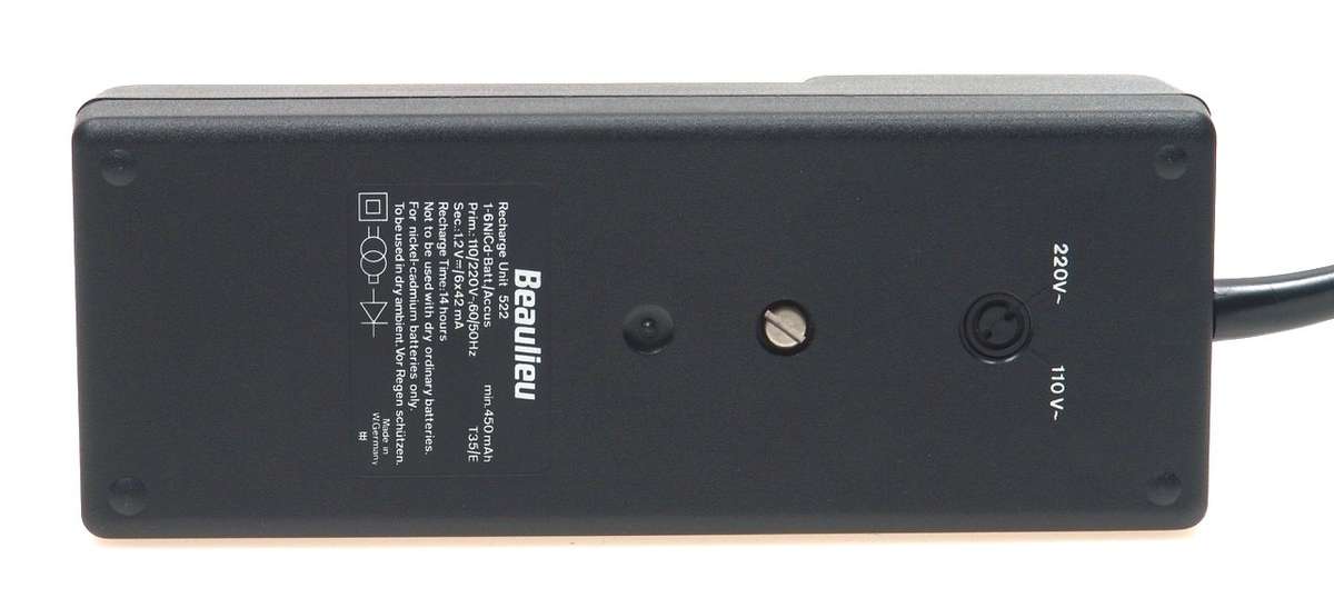 MULTIPLE BATTERY CHARGER UNIT 522 NEW BEAULIEU CAMERA