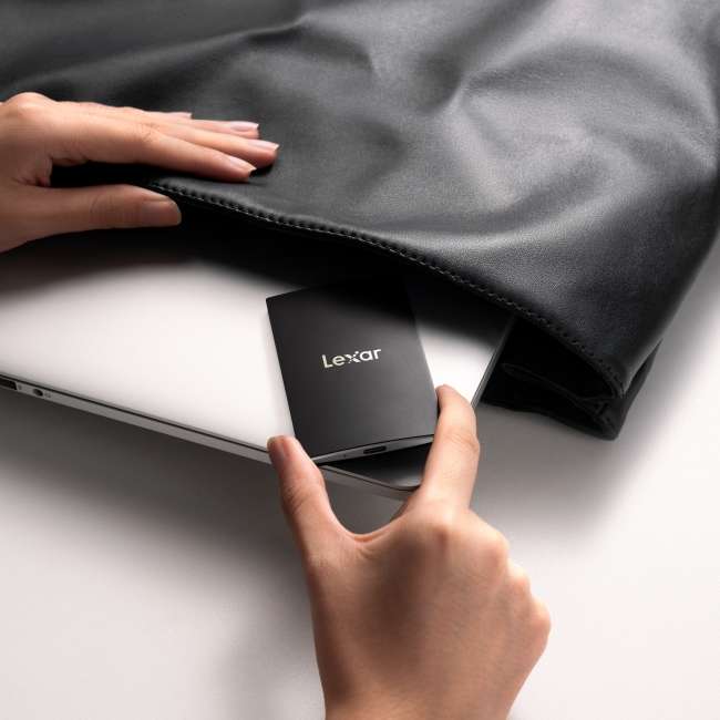 Lexar ® Professional 1TB SL500 USB 3.2 Gen 2×2 Portable Solid State Drive