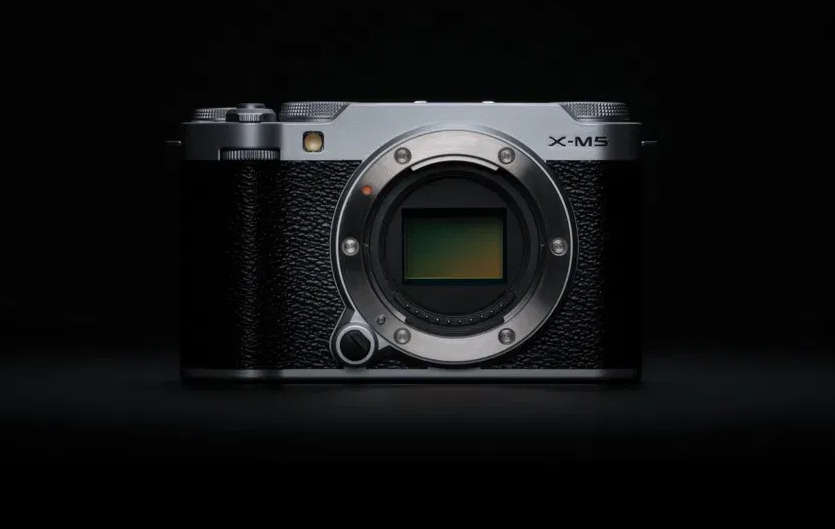 Fujifilm XM5 Mirrorless Camera Body (Silver)