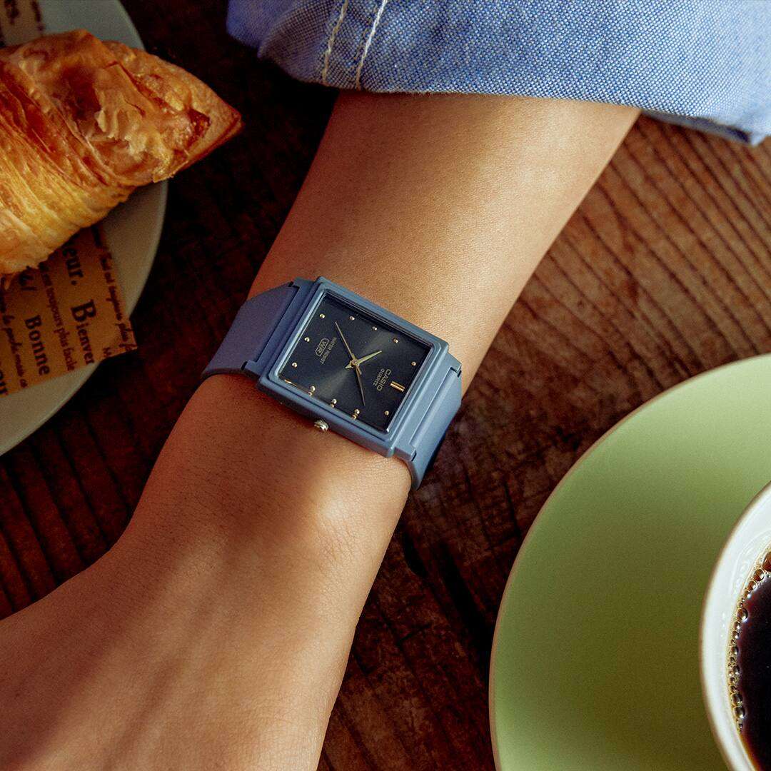 Casio Women's Digital Edgy Retro Watch (MQ-38UC-2A2ER)