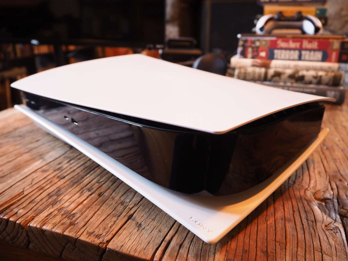 PlayStation 5 DualSense Wireless Controller & Marvels SpiderMan: Miles Morales (PS5)