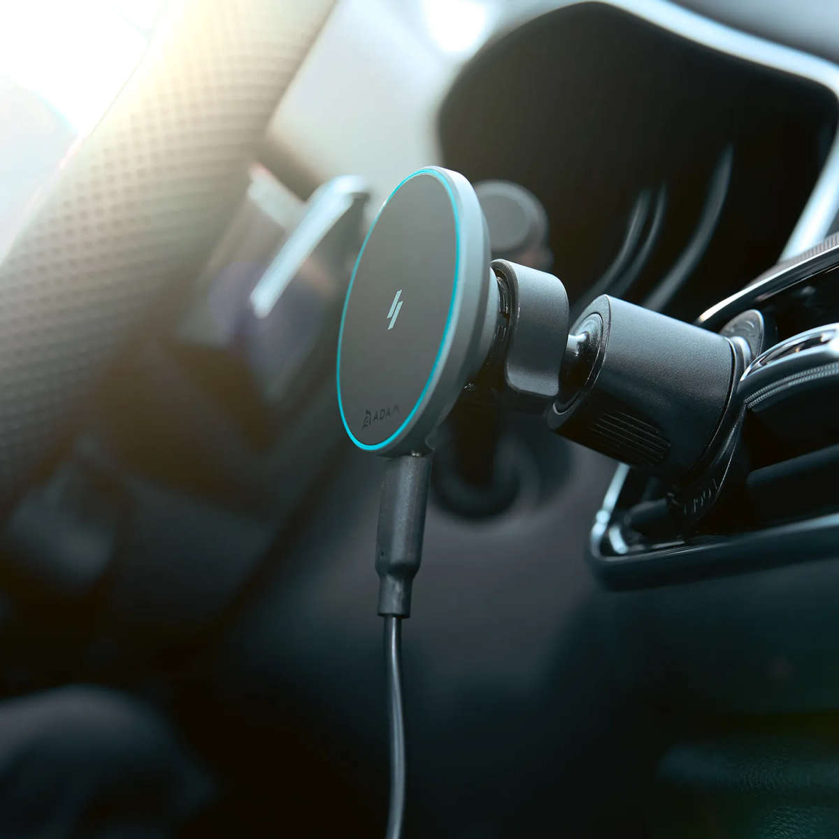 Adam Elements CQ1 - Qi2 Magnetic Charging Car Mount - Black