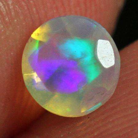 0.2 CT FACETED ETHIOPIAN OPAL - 5680