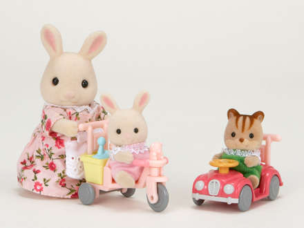 Sylvanian Toys: Babies ride and play