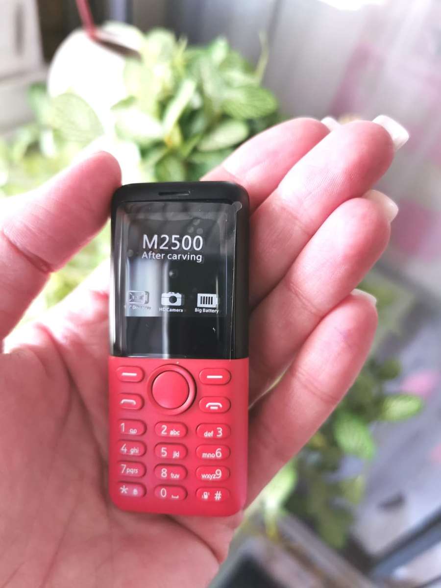 M2500 MINI Loudspeaker cellular vibrating phone GSM 850/900/1800/1900MHz WITH BUILD IN CAMERA