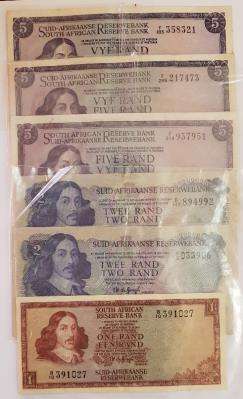 (Item 00033) Assorted Bank Notes