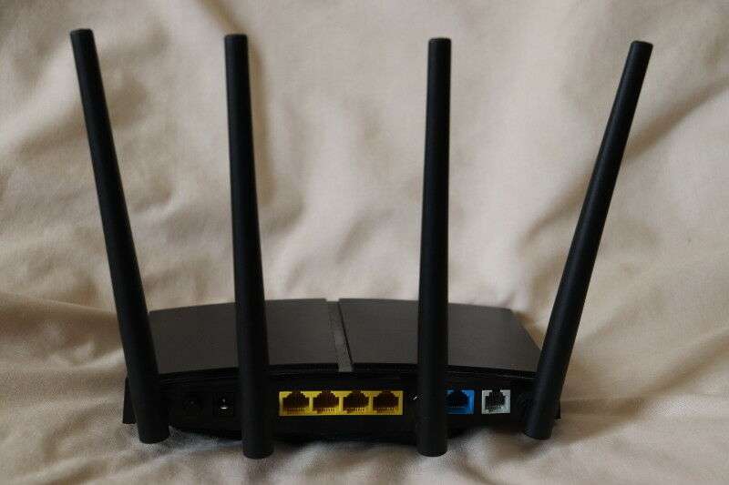 D-LINK DWR-956M 4G LTe router (It take a sim card)