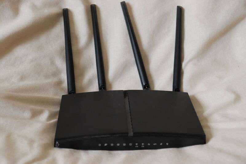 D-LINK DWR-956M 4G LTe router (It take a sim card)