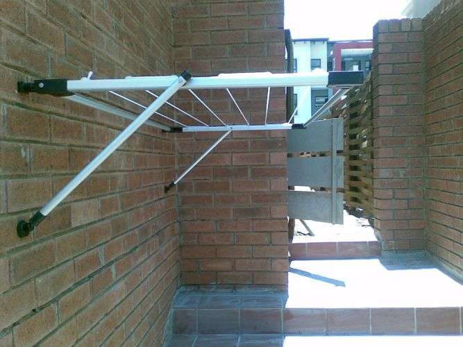 FW60 Foxy Foldaway Washline