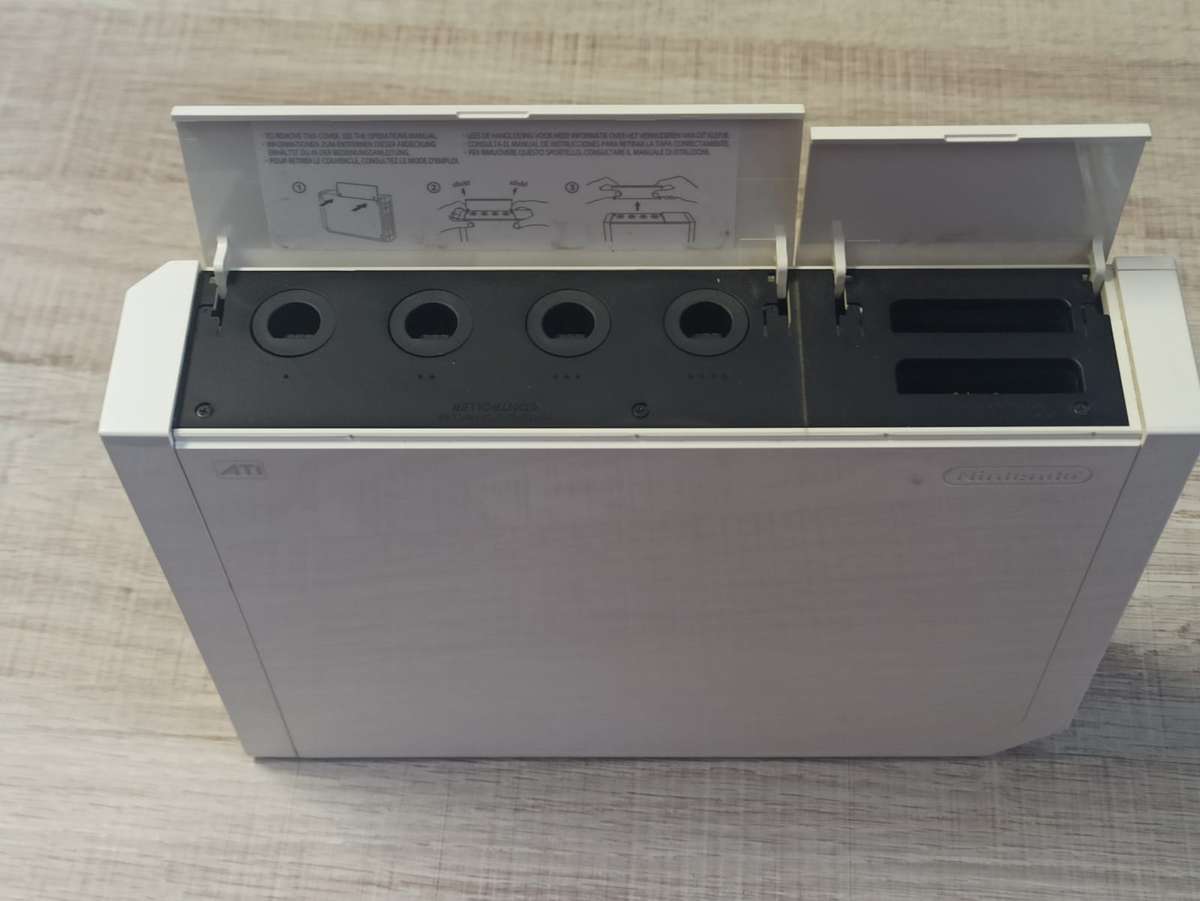 Nintendo Wii Pre-owned White Console : Wii (Pre-owned)