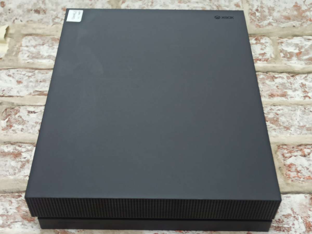 Xbox One X 1TB Pre-owned Console : Xbox One (Pre-owned)