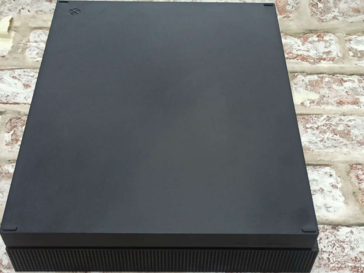 Xbox One X 1TB Pre-owned Console : Xbox One (Pre-owned)