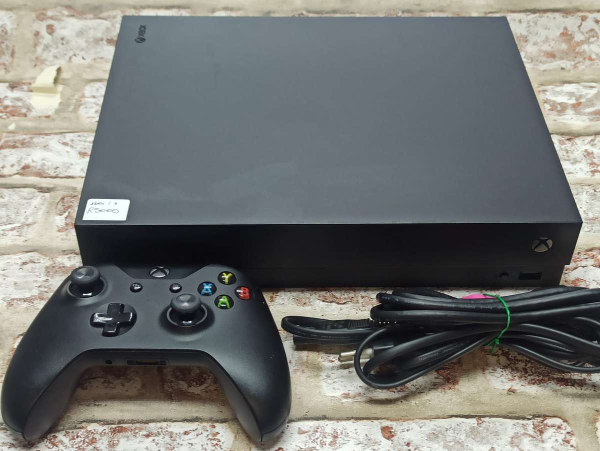 Xbox One X 1TB Pre-owned Console : Xbox One (Pre-owned)