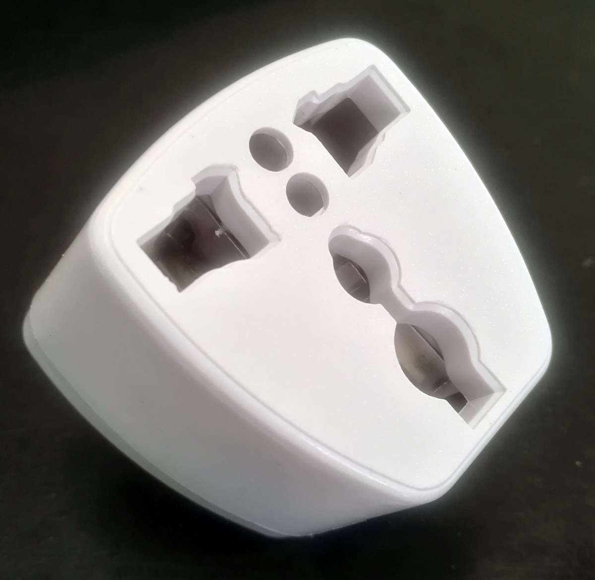 2 ROUND Pin to Universal Multi Plug Travel Power Adapter