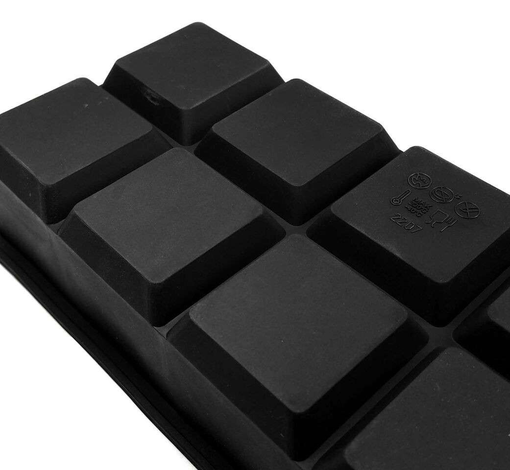 Gin Tribe - C12_50  Large 8 Mega-Ice Hole Silicone Gin Whisky & Brandy Ice Cube Tray - Black - Gin