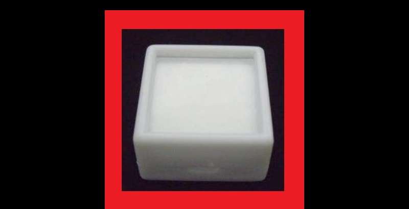 WHITE GEM DISPLAY BOXES 3cm x 3cm