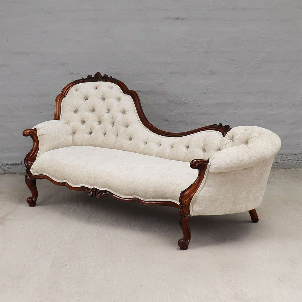 Victorian Walnut Chaise Longue