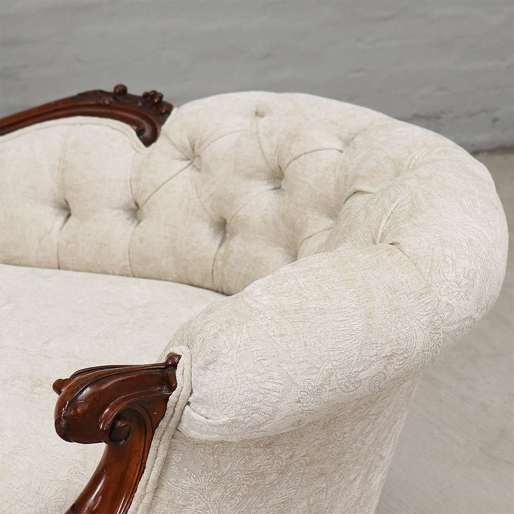 Victorian Walnut Chaise Longue