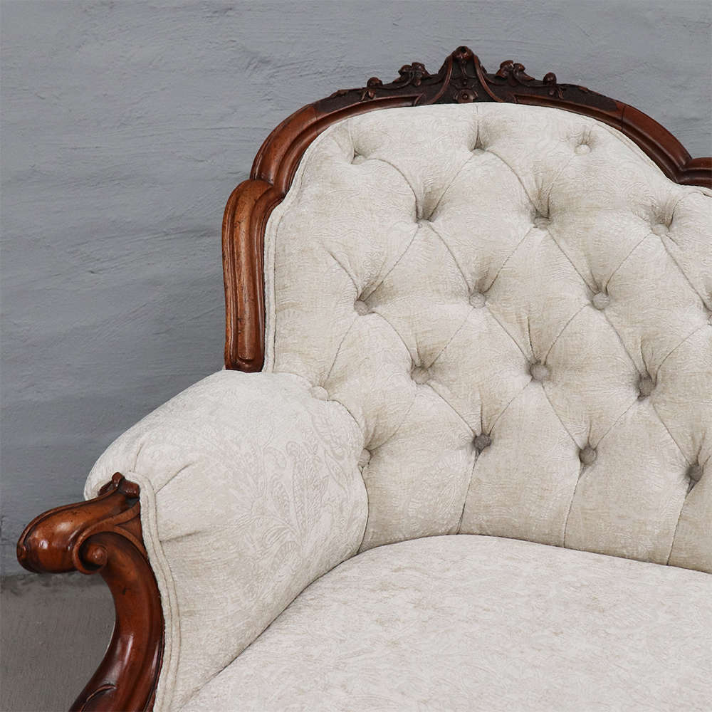 Victorian Walnut Chaise Longue