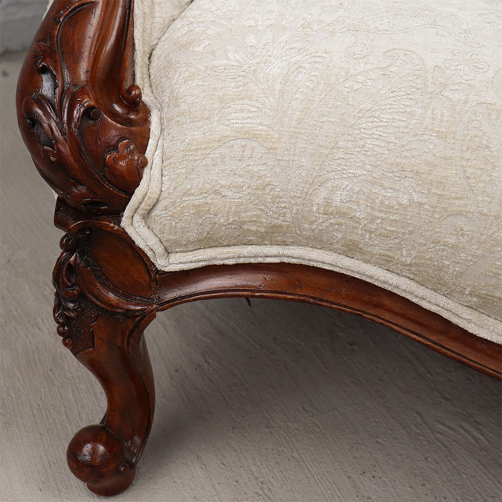 Victorian Walnut Chaise Longue