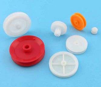 ASSORTMENT OF PLASTIC PULLEYS 7pcs  170145