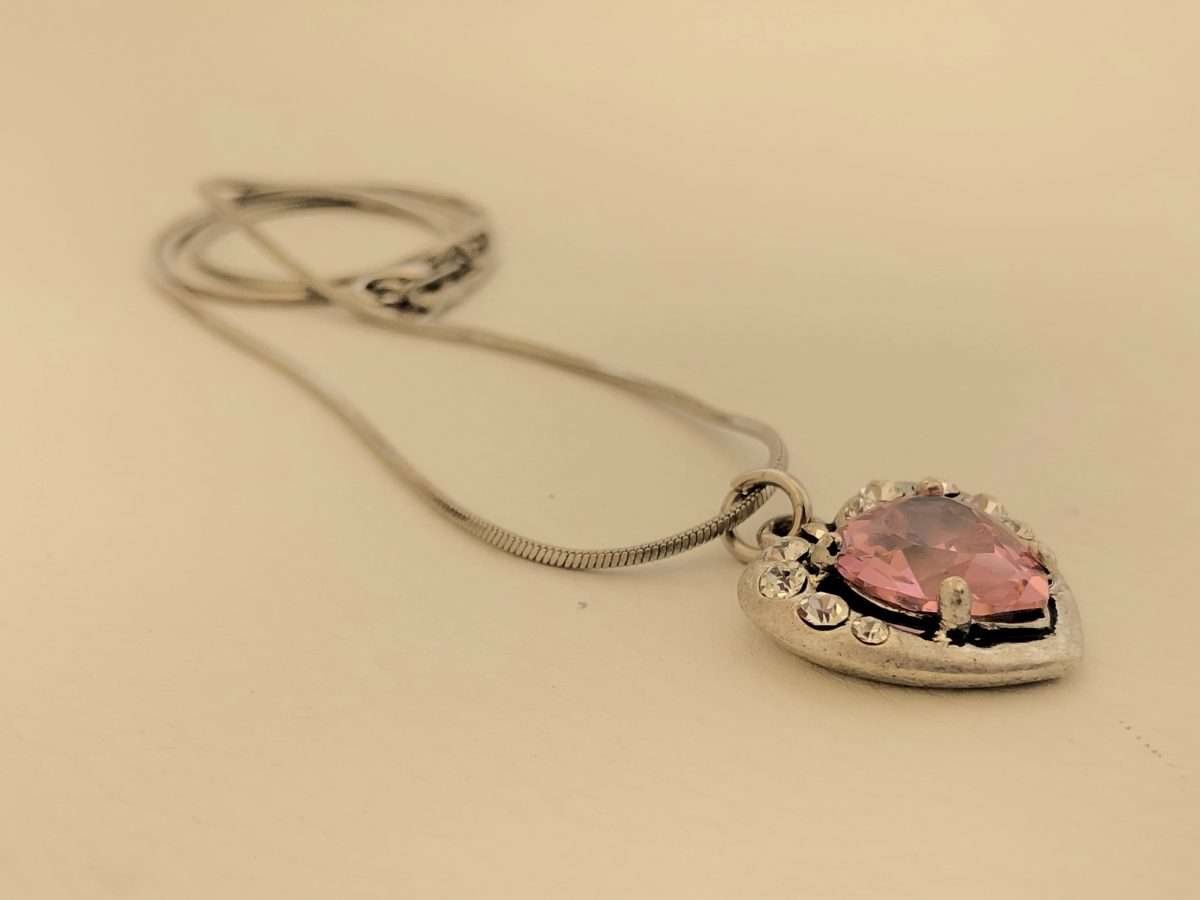 Necklace - Heart Pendant With Large Pink Stone on Chain. Silver Colour #ML090