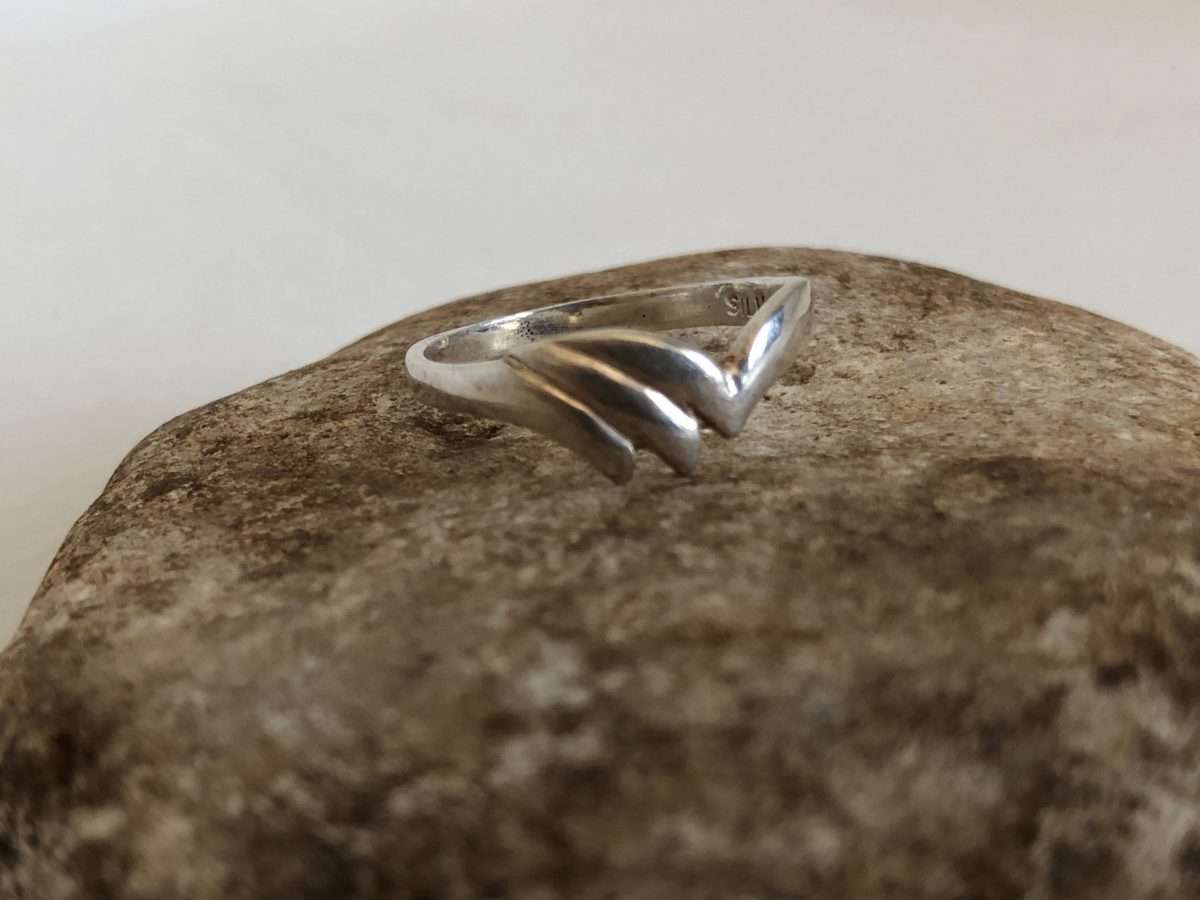 Ring - 925 Silver Mid Finger Band, V Shape With Pattern #ML273