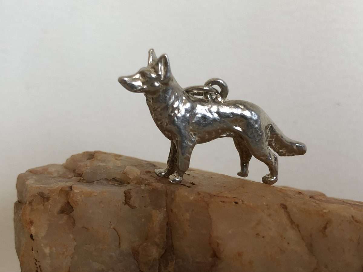 Pendant/Charm - Silver Tone German Shephard #ML378