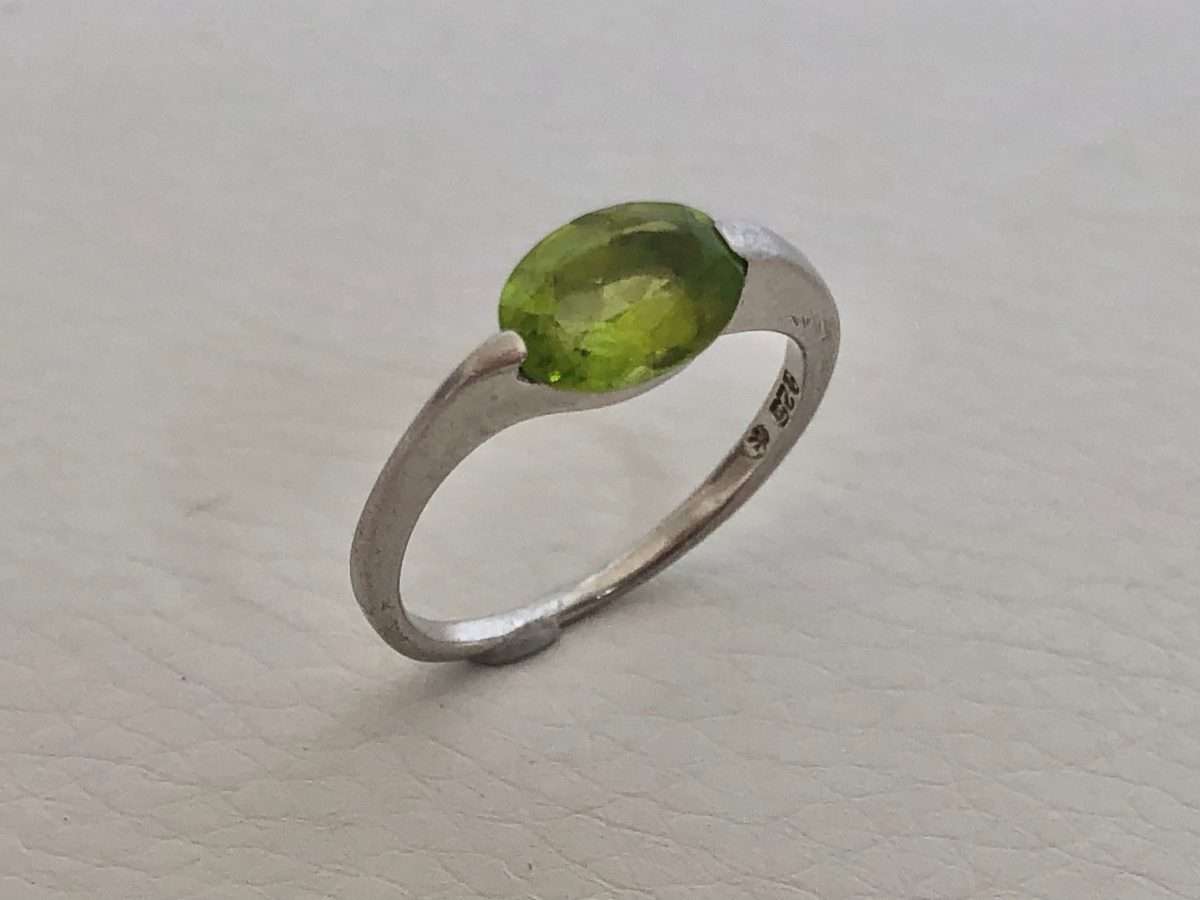 925 Silver Band with Lime Green Oval Stone #ML506 R495.00